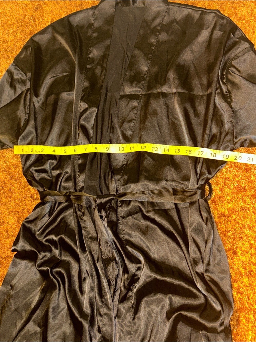 Carolina Herrera Black Satin Kimono-Style Robe with Tie Belt - Picture 4 of 8